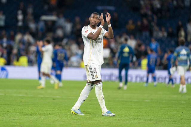 Alaba saluta i tifosi del Real Madrid