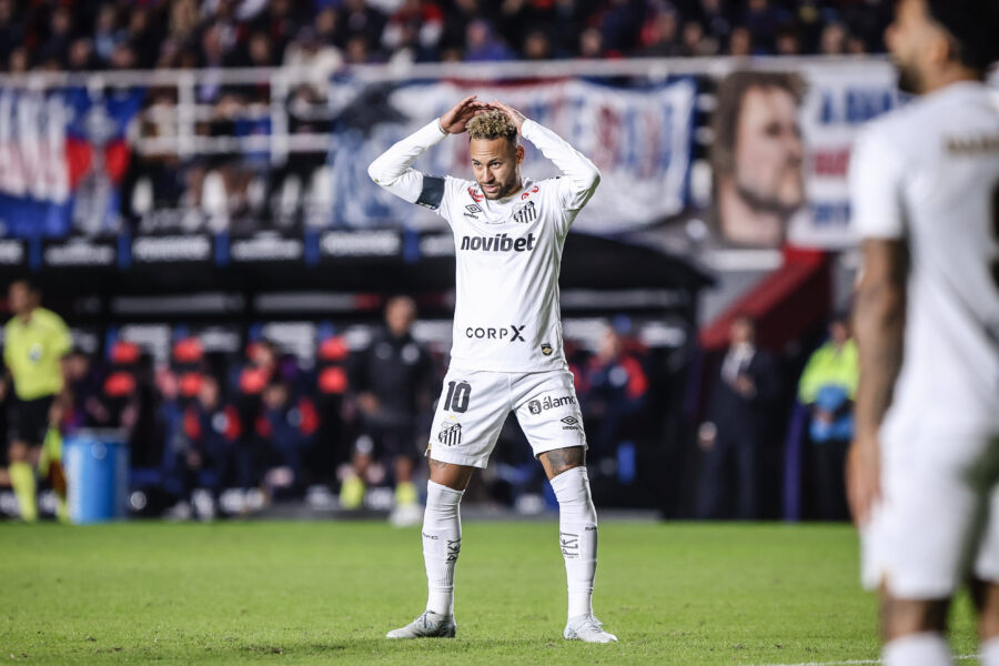 Neymar con la maglia del Santos
