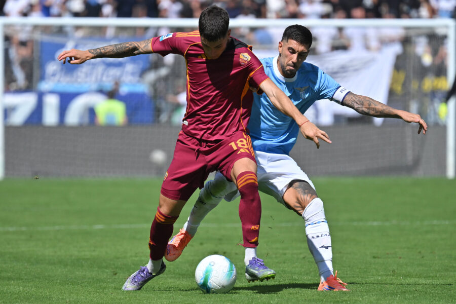 Un momento della partita Lazio-Roma