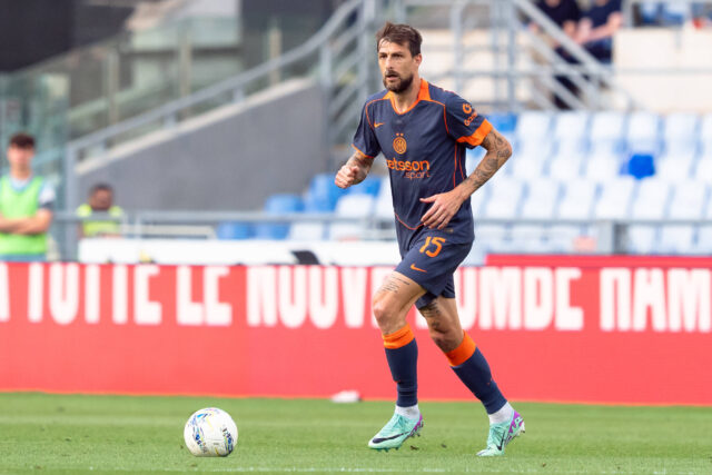 Fancesco Acerbi in azione durante Lazio-Inter di campionato