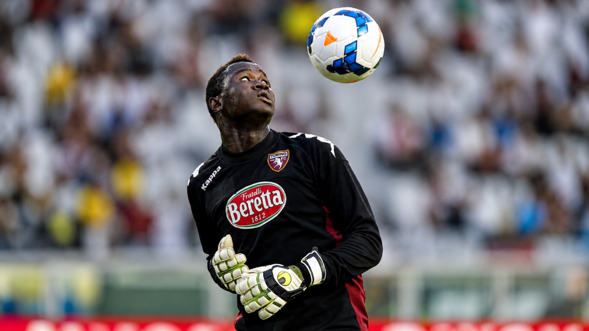 Lys Gomis con la maglia del Torino