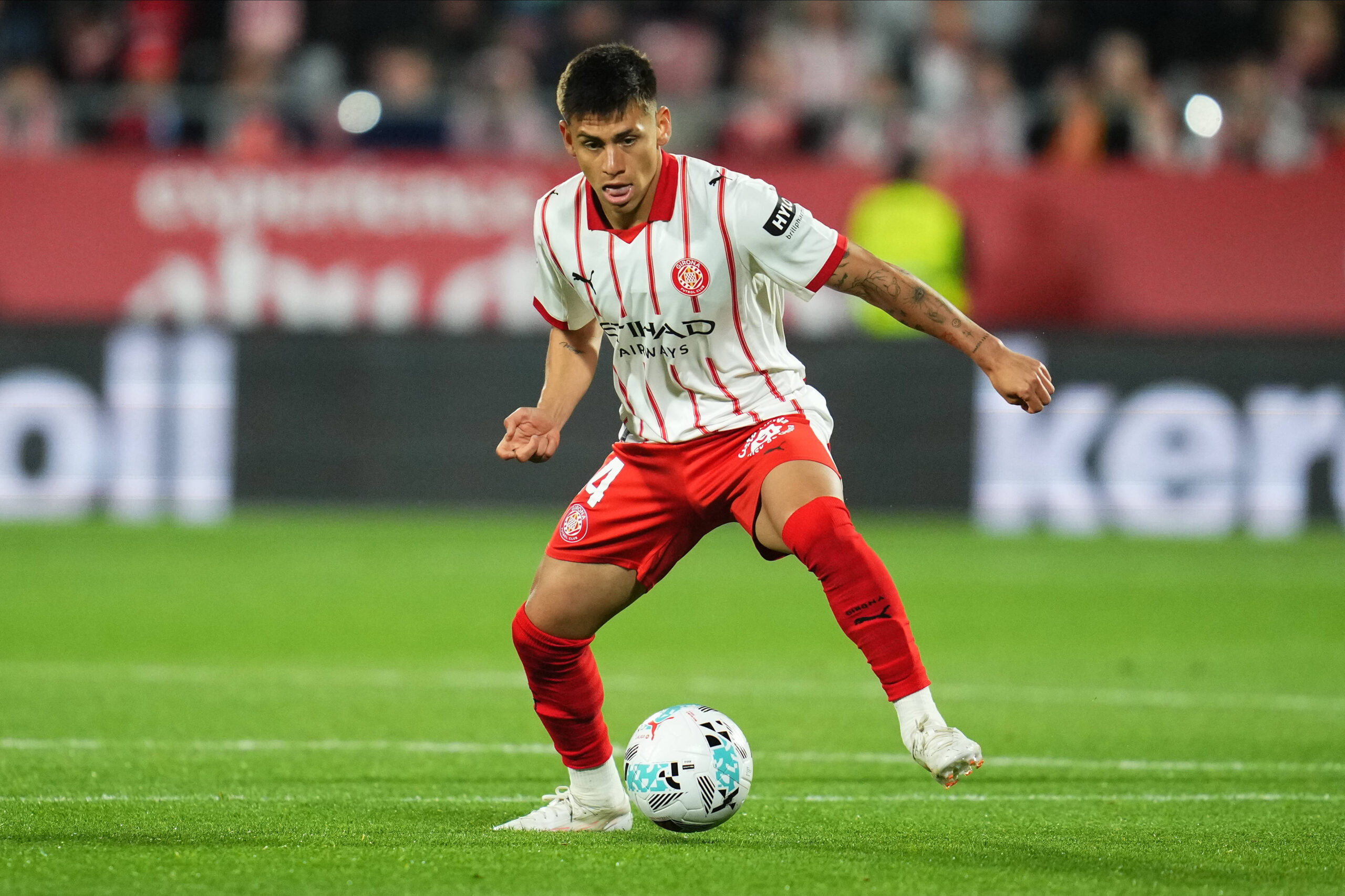 Echeverri con la maglia del Girona