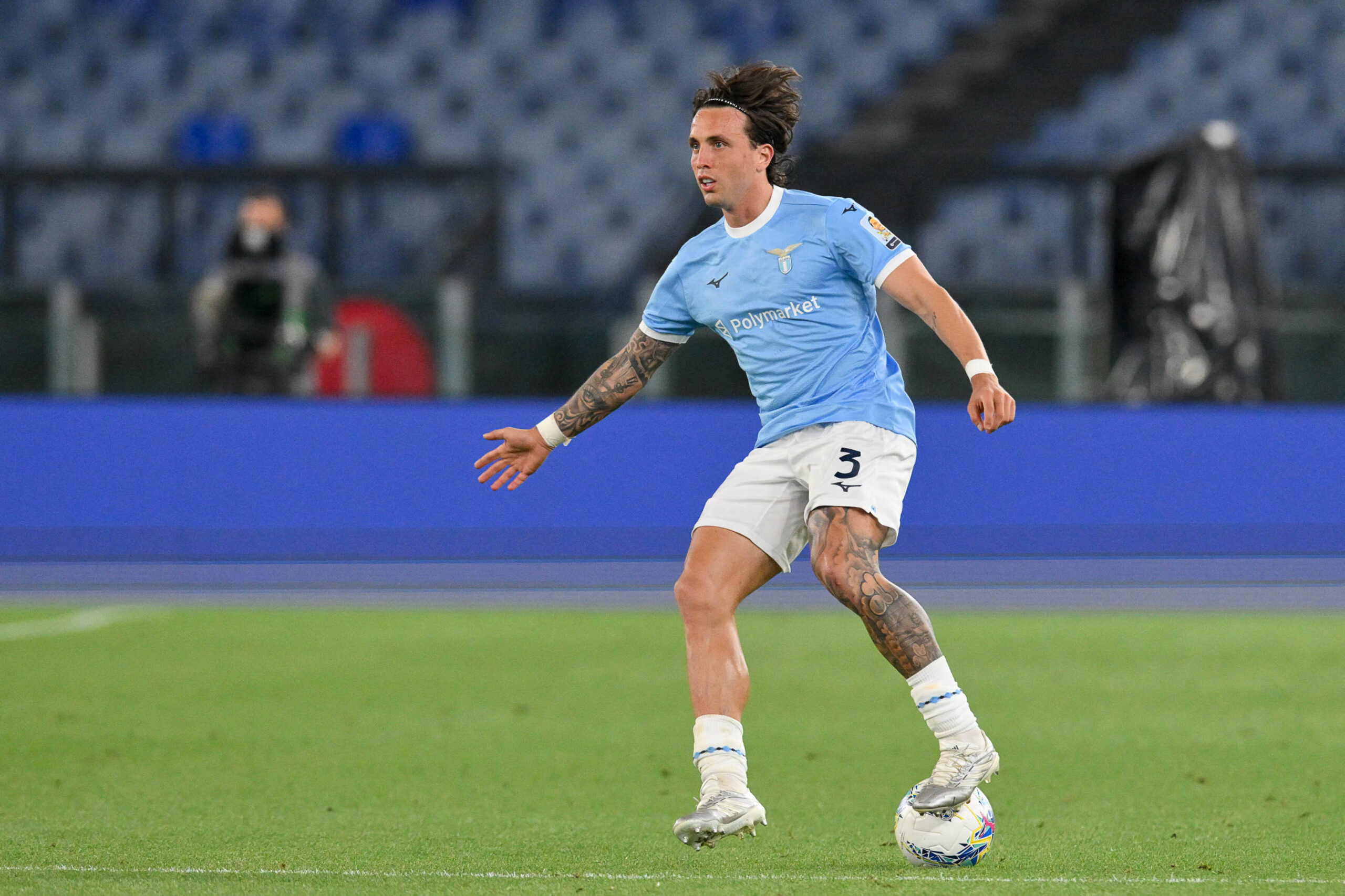 Luca Pellegrini in azione con la Lazio