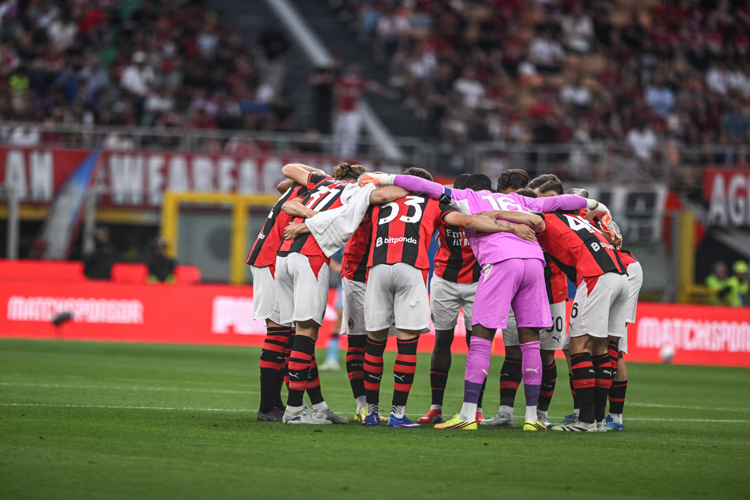Giocatori del Milan in gruppo