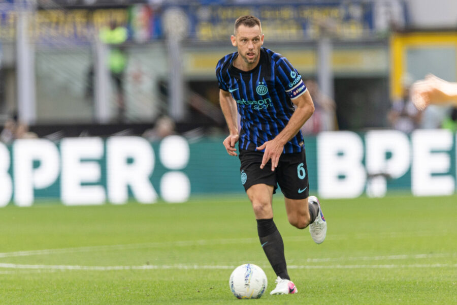 Stefan De Vrij lascia l'Inter
