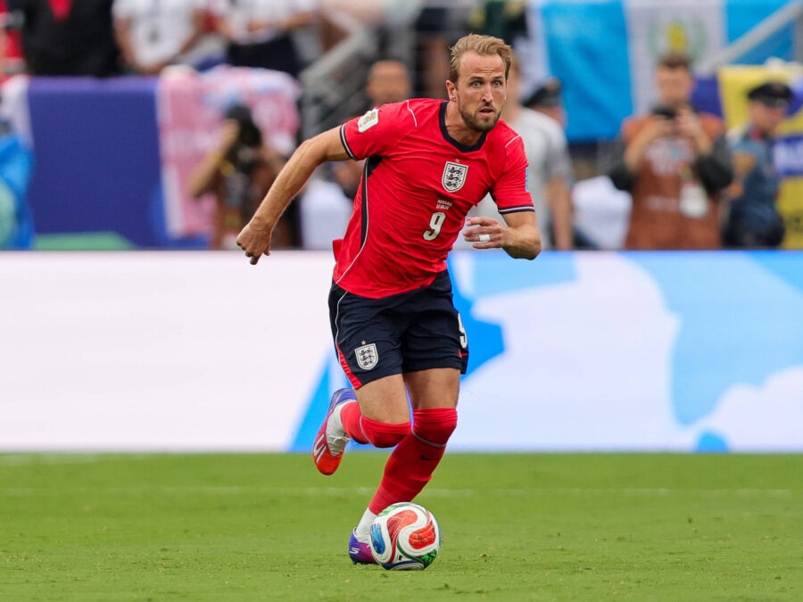 Kane in azione con l'Inghilterra