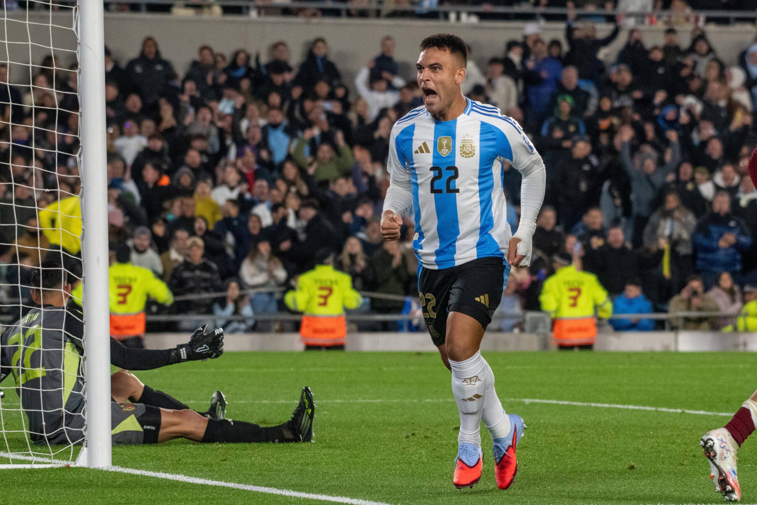 Lautaro Martinez con la maglia della nazionale argentina