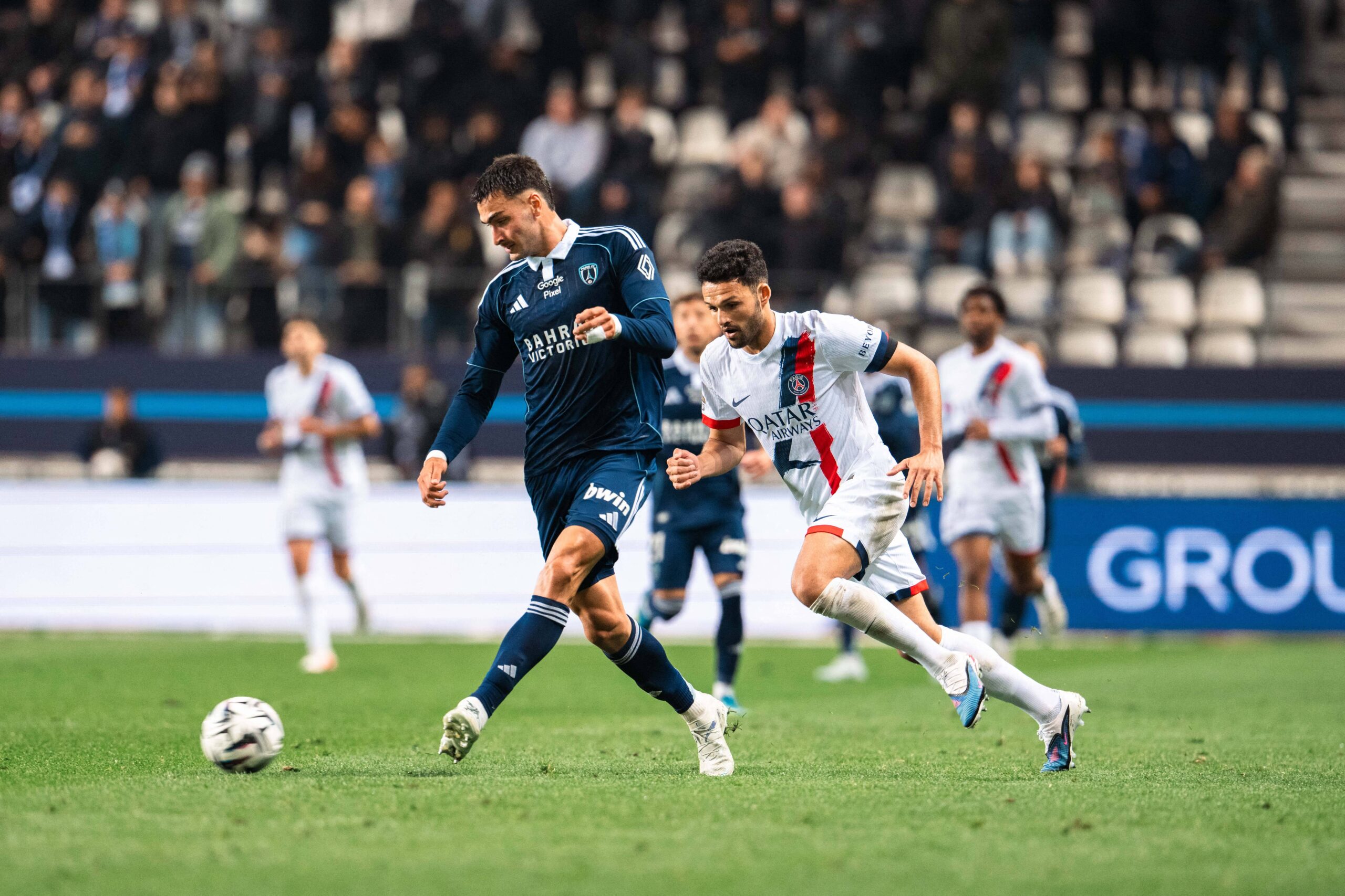 Coppola in azione con il Paris FC