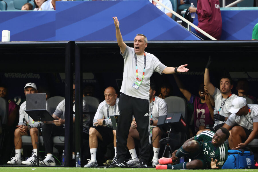 Bielsa durante Arabia Saudita-Uruguay