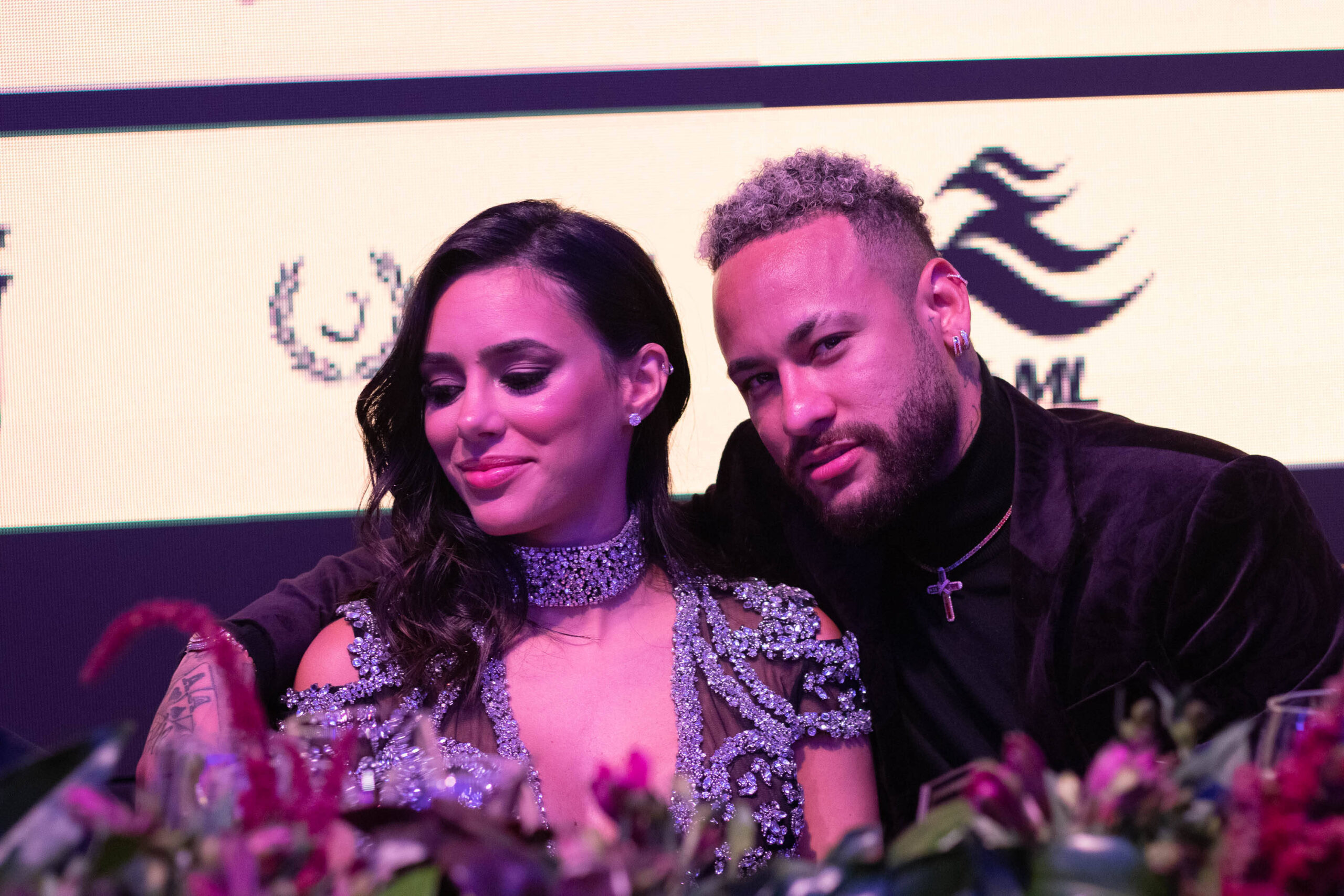 Neymar e Bruna annunciano di aspettare un Bambino
