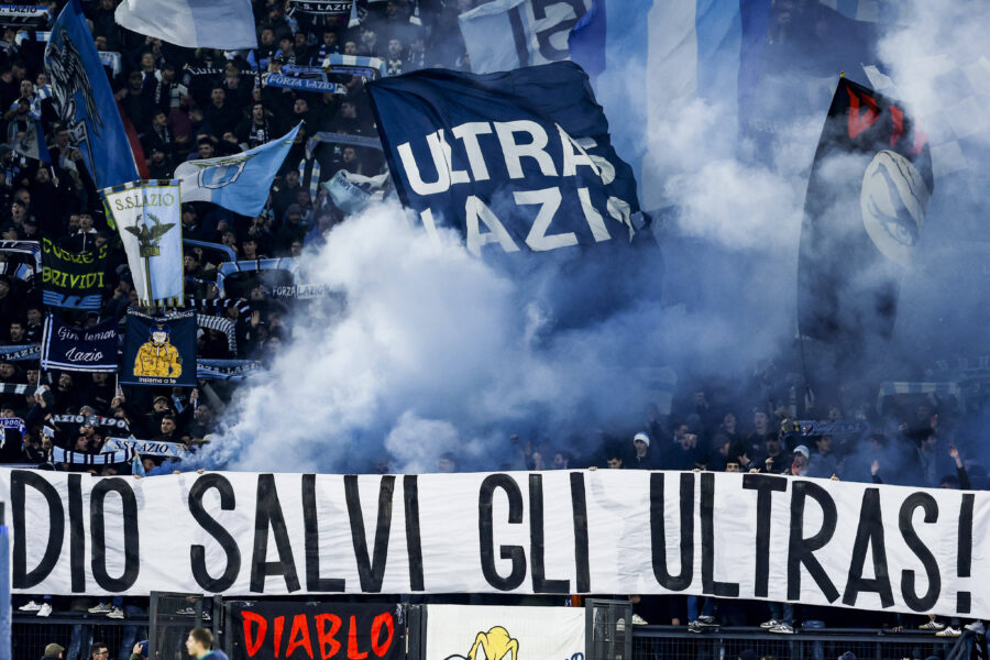 I tifosi della Lazio scendono in piazza contro Lotito