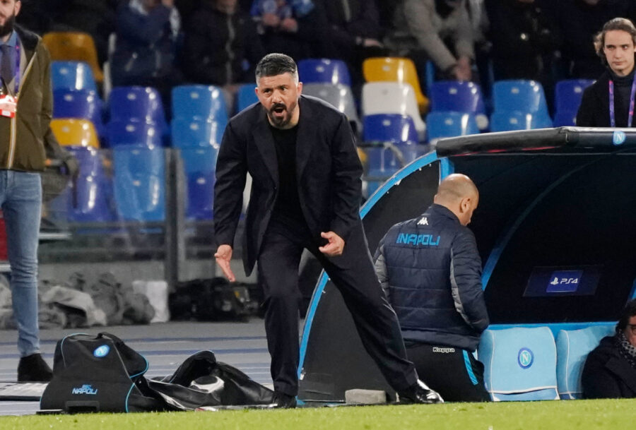 Rino Gattuso dà indicazioni dalla panchina