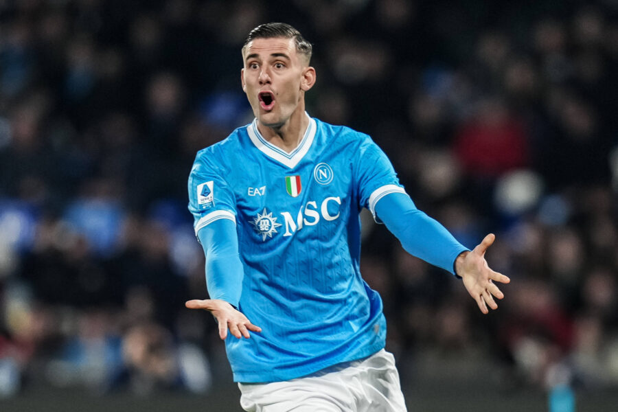 Lorenzo Lucca con la maglia del Napoli