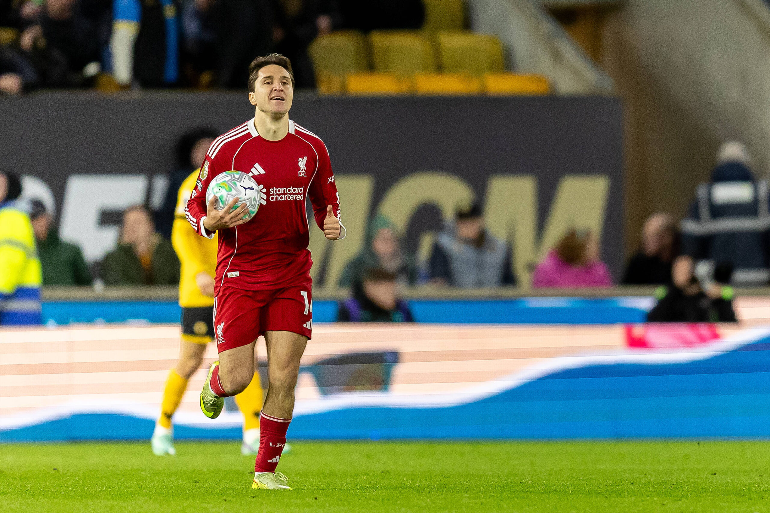 Federico Chiesa con la maglia del Liverpool