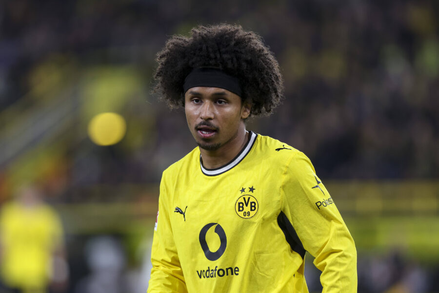 Adeyemi con la maglia del Borussia Dortmund