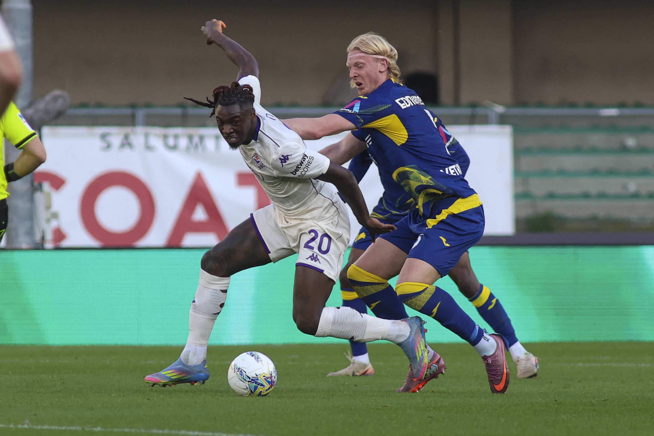 Moise Kean in azione con la Fiorentina