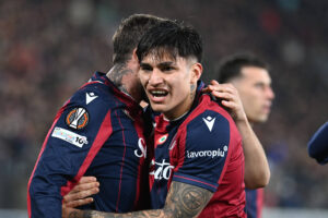 Castro esulta dopo un gol con il Bologna