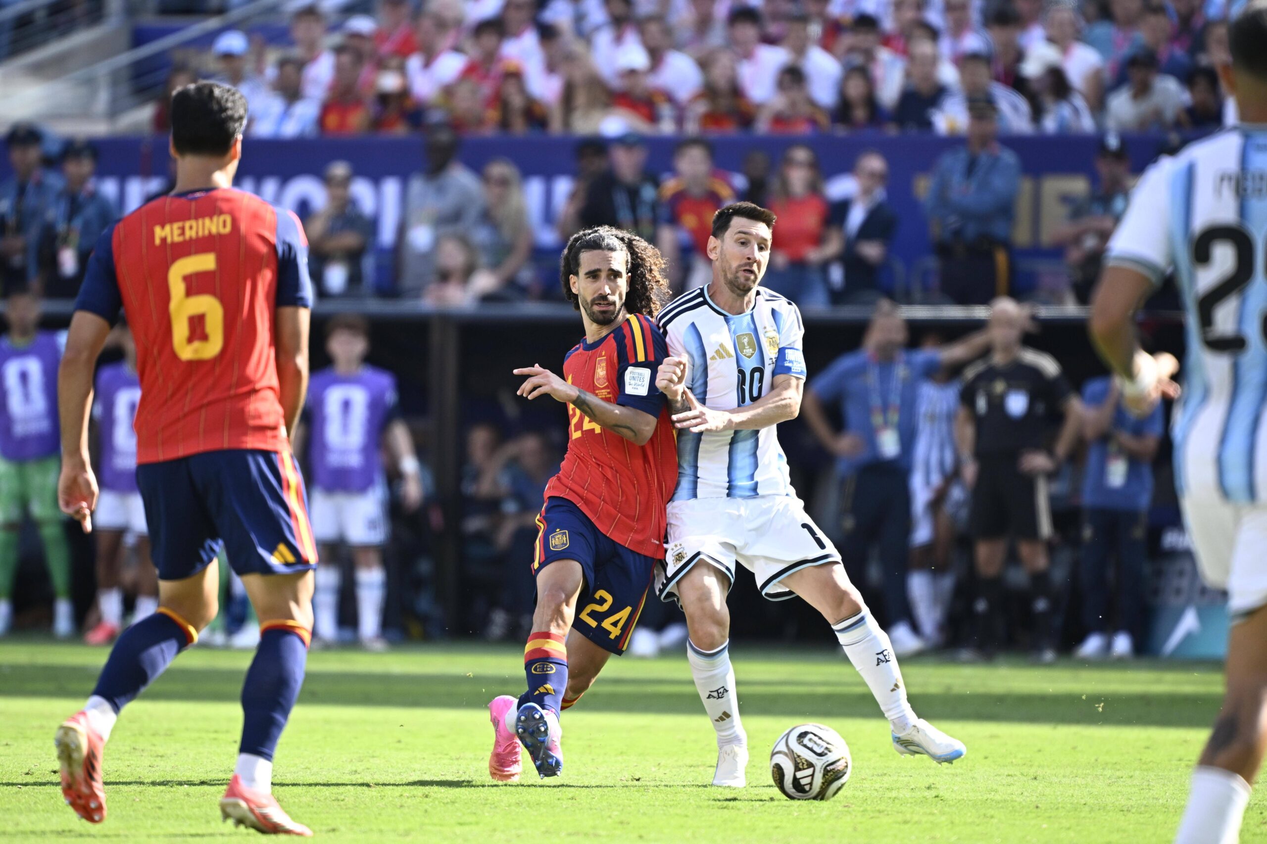 Messi chiede l'espulsione di Cucurella