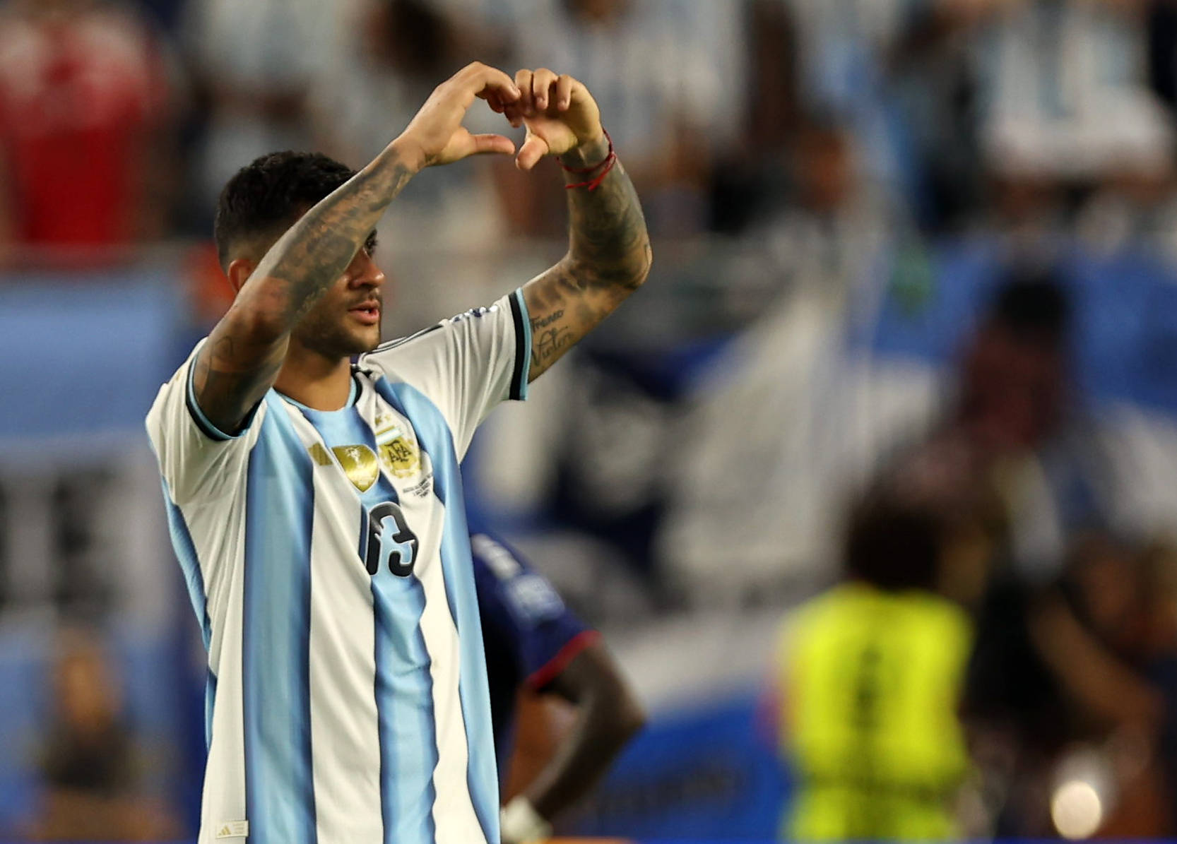 Cuti Romero esulta con l'Argentina