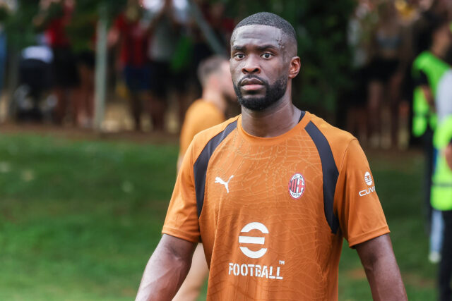 Fikayo Tomori al raduno del Milan