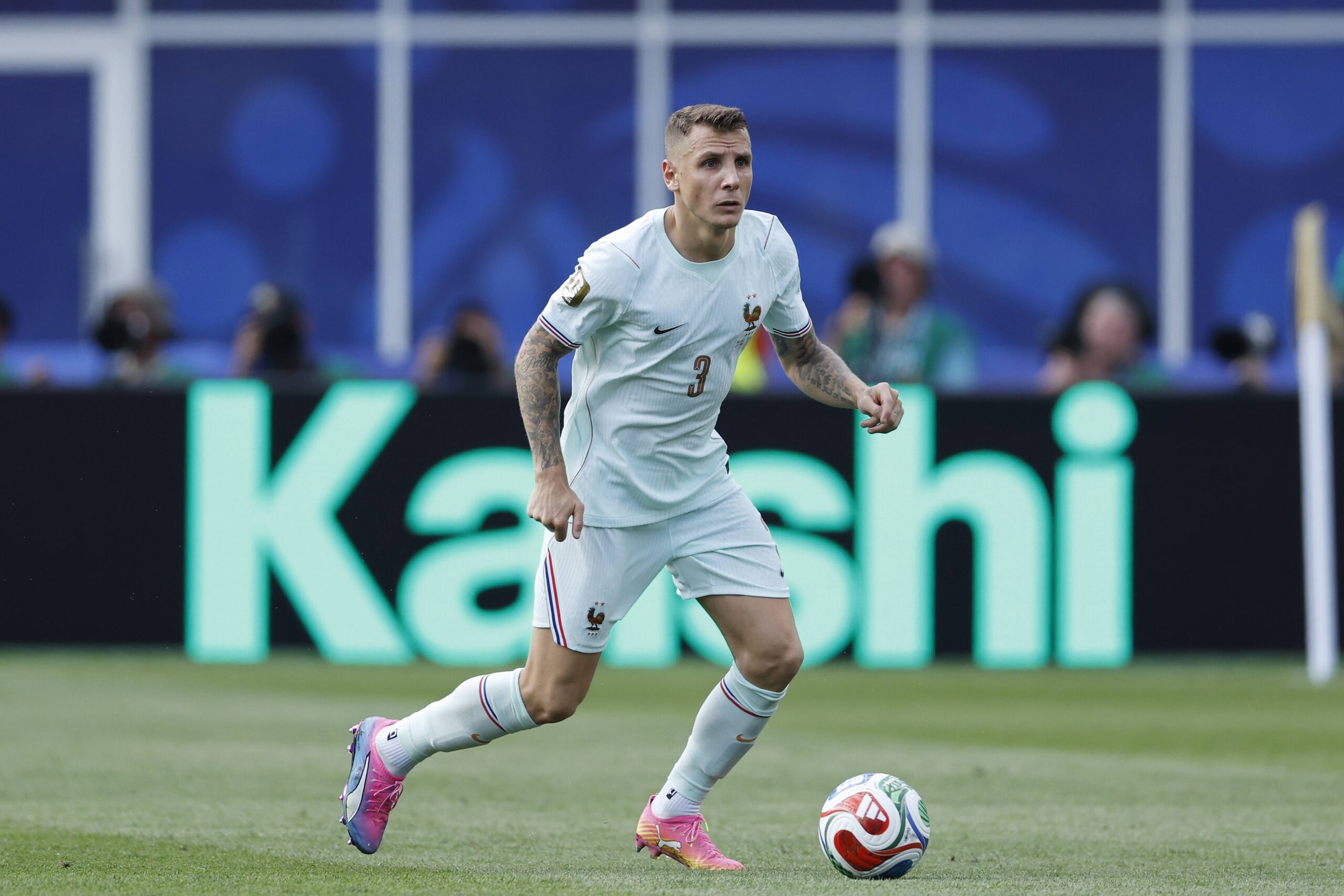 Digne in azione con la Francia
