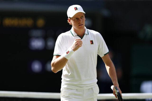 Jannik Sinner durante una partita a Wimbledon
