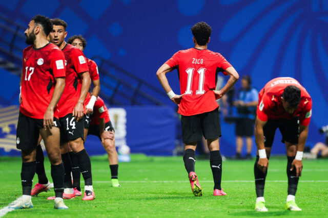 Giocatori dell'Egitto delusi a fine partita contro l'Argentina