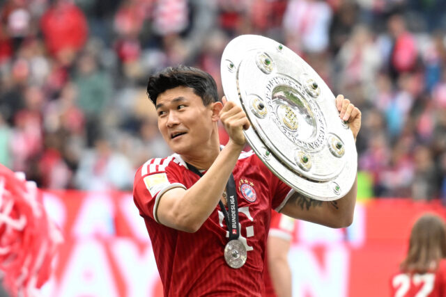 MINJAE KIM, con il trofeo della Bundesliga