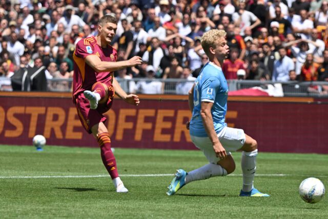 Dovbyk durante Roma-Lazio