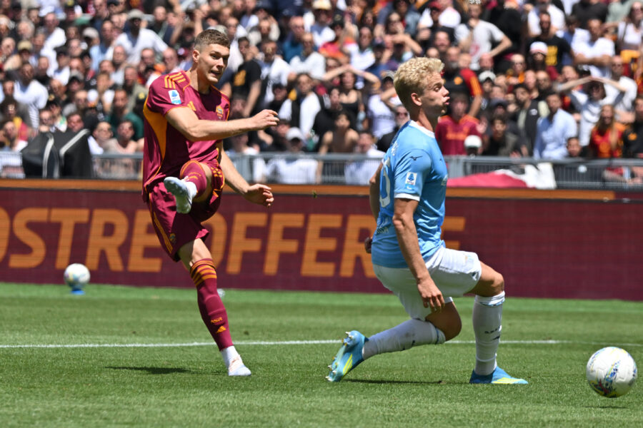 Dovbyk durante Roma-Lazio