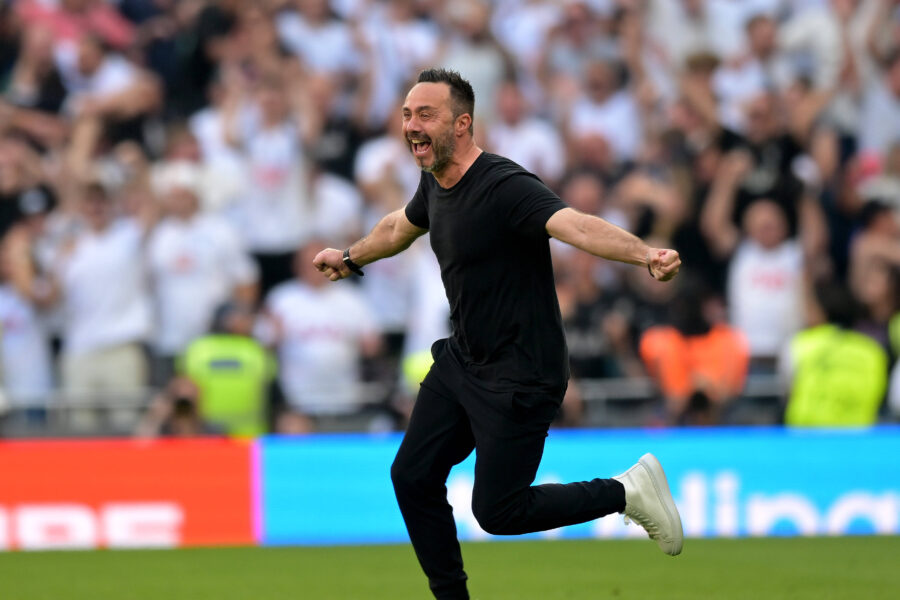 De Zerbi esulta dopo una vittoria del Tottenham