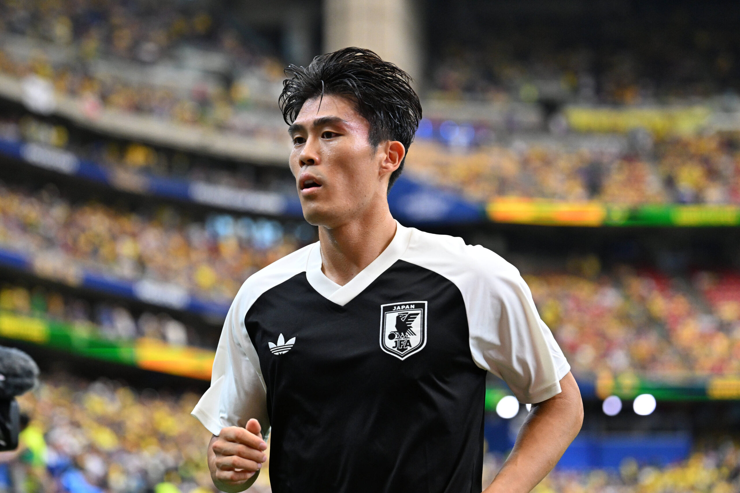 Takehiro Tomiyasu vicino al Venezia