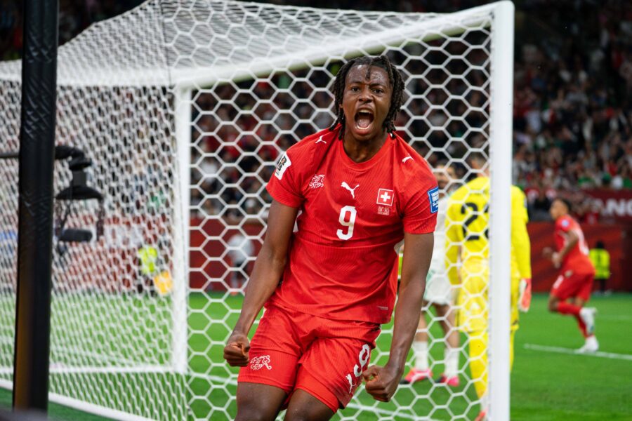 Manzambi esulta dopo un gol con la Svizzera