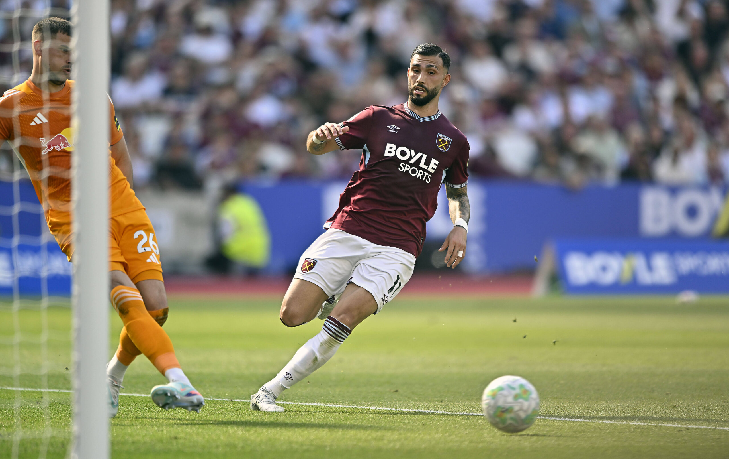 Castellanos con la maglia del West Ham