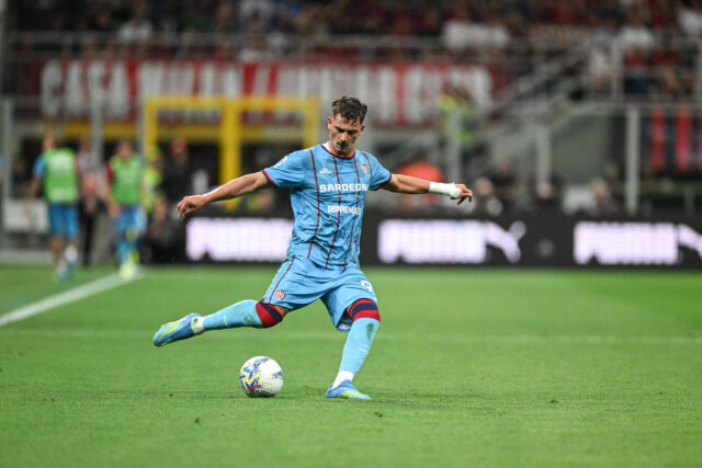 Sebastiano Esposito lascia il ritiro del Cagliari