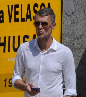 - Milan, 28-05-2024 Paolo Maldini surprised in a street in the center while I wait for a friend to come and pick him up in the car. MILAN - PUBLICATIONxNOTxINxFRAxUK Copyright: xIPA ABACAx