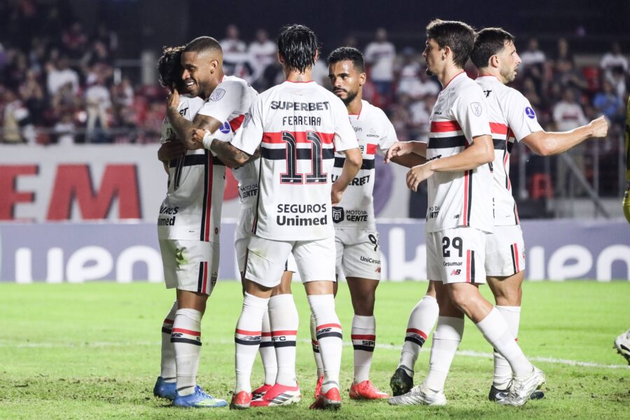Sao Paulo and Boston River for the Copa Sudamericana. Sao Paulo players celebrate an own goal by Acosta of Boston River during the match for the last round of the group stage of the Copa Sudamericana, at the Morumbi stadium, south of Sao Paulo, this Tuesday, May 26, 2026. Sao Paulo Sao Paulo Brasil Copyright: xMarinaxUezimax