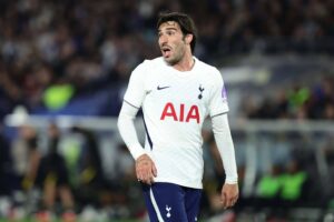 Sandro Tonali con la maglia del Tottenham