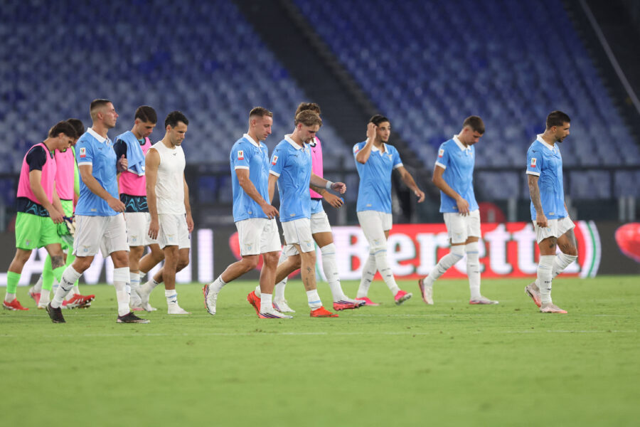 Giocatori della Lazio al termine della partita persa contro il Mantova