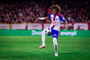 Malick Fofana in azione con il Lione