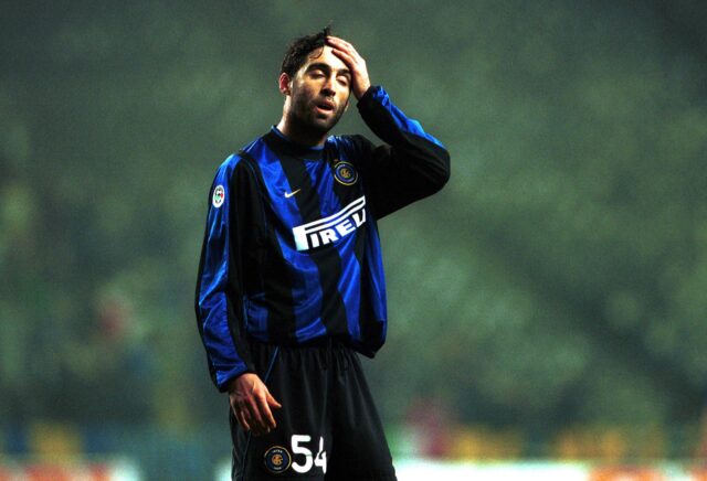 Hakan Sükür con la maglia dell'Inter
