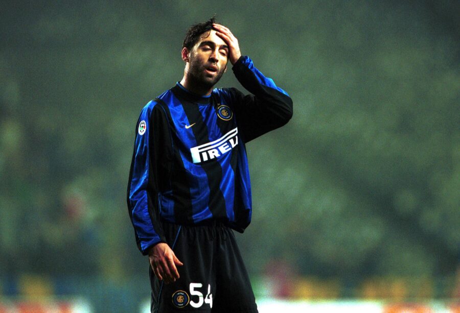 Hakan Sükür con la maglia dell'Inter