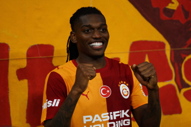 Leao con la maglia del Galatasaray