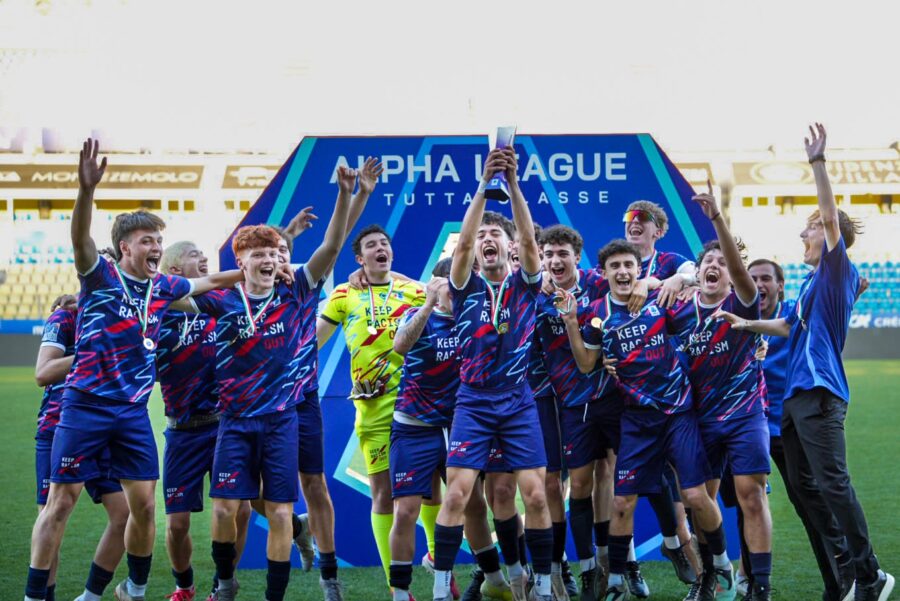 Squadra Liceo Sant'Elia di Como, vincitrice della prima edizione di Alpha League
