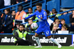 Estevao in azione con il Chelsea