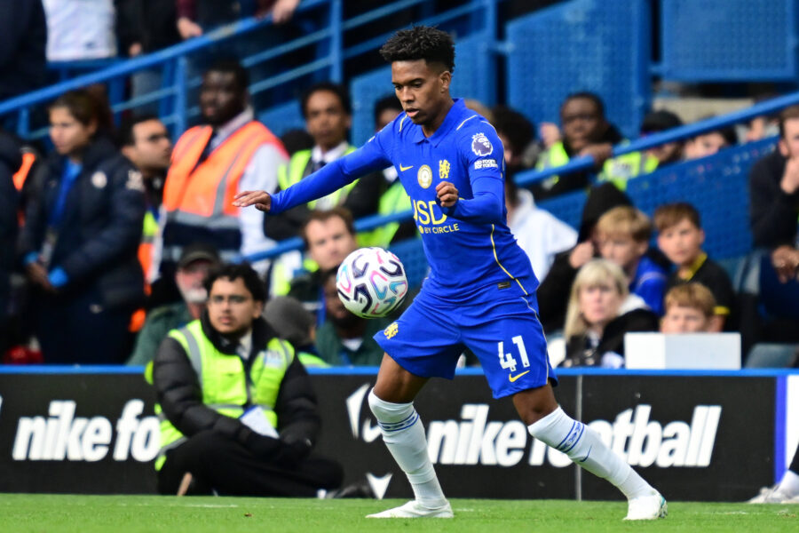 Estevao in azione con il Chelsea