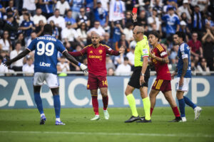 Donyell Malen espulso contro il Como