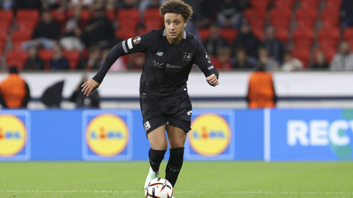 ben Seghir in azione con il Leverkusen