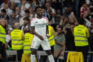 Vinicius durante una partita con il Real Madrid