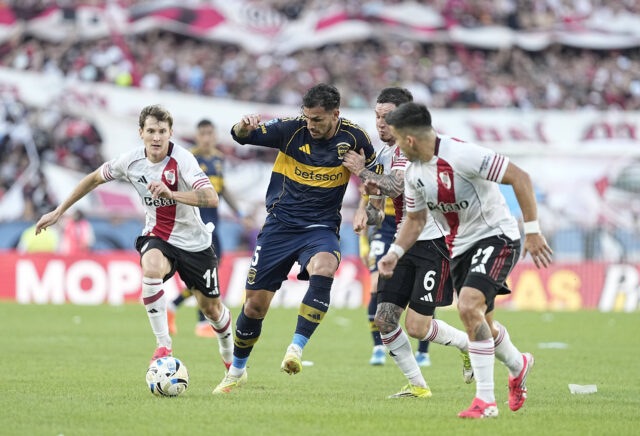 Paredes durante River Plate-Boca Juniors